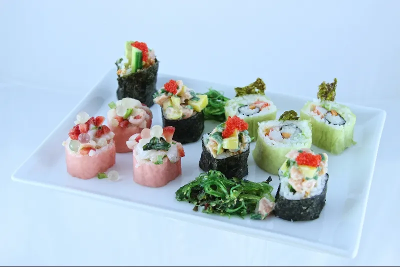 Tartare pour sushi aux pétoncles, fraises et litchis